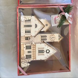 Beautiful piece for your holiday decorations!